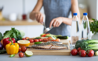 cuisine-moderne-preparation-repas-sain